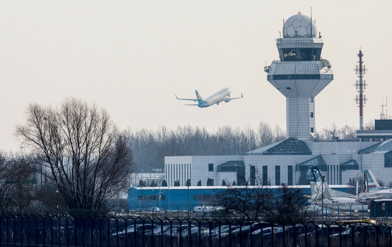 Około 170 z 208 warszawskich kontrolerów ruchu lotniczego postanowiło odejść z pracy, nie akceptując nowych warunków płacowych