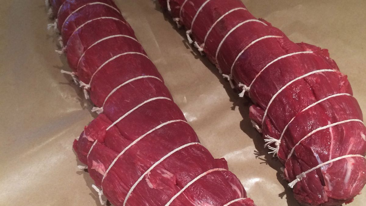 Surowa polędwiczka wołowa (steki, mięso i tłuszcz, II klasa mięsa)