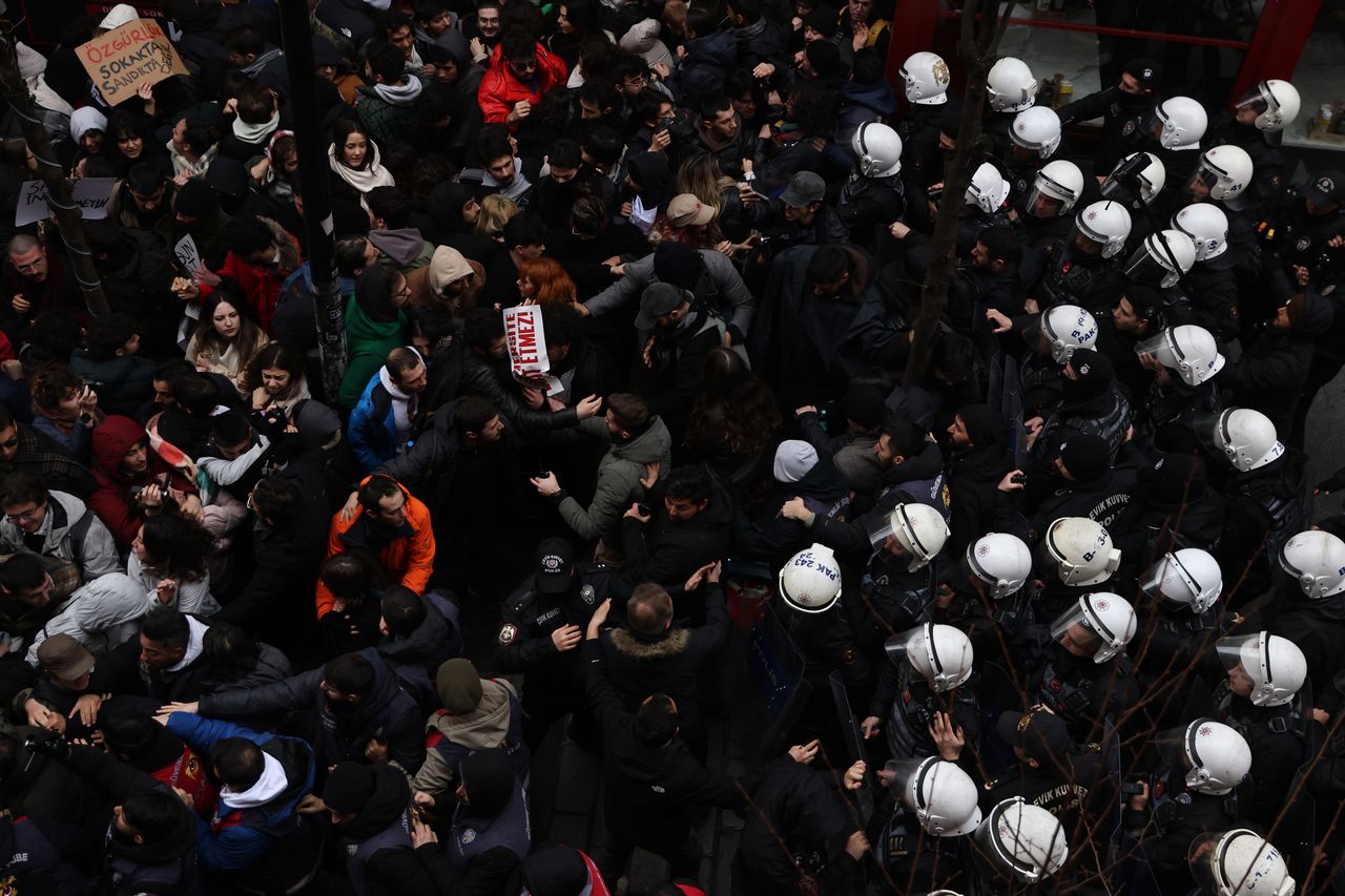 Turcję zalała fala protestów. Doszło do starć. Policja użyła gazu