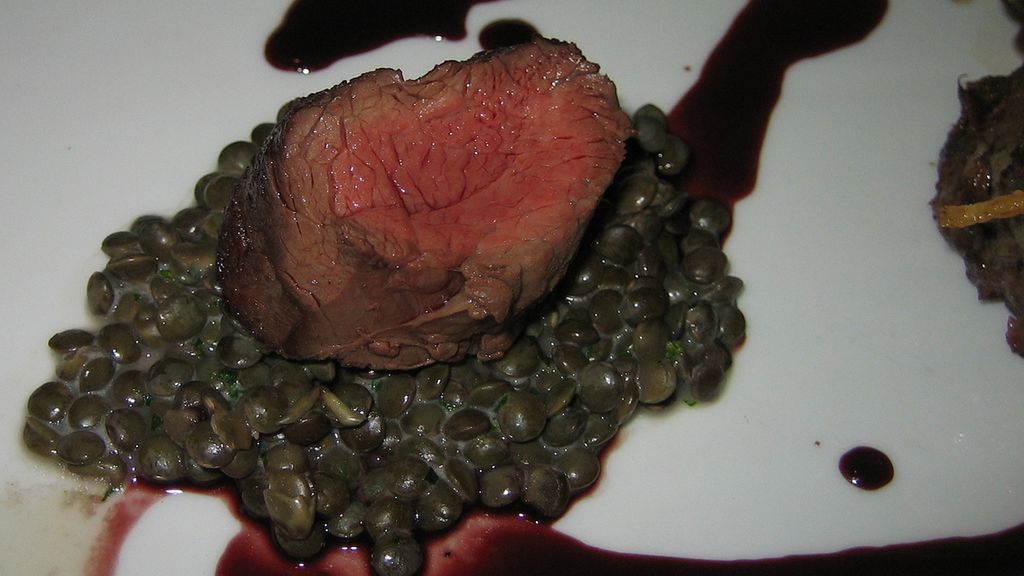 Opiekana polędwiczka wołowa (steki, mięso i tłuszcz, II klasa mięsa)