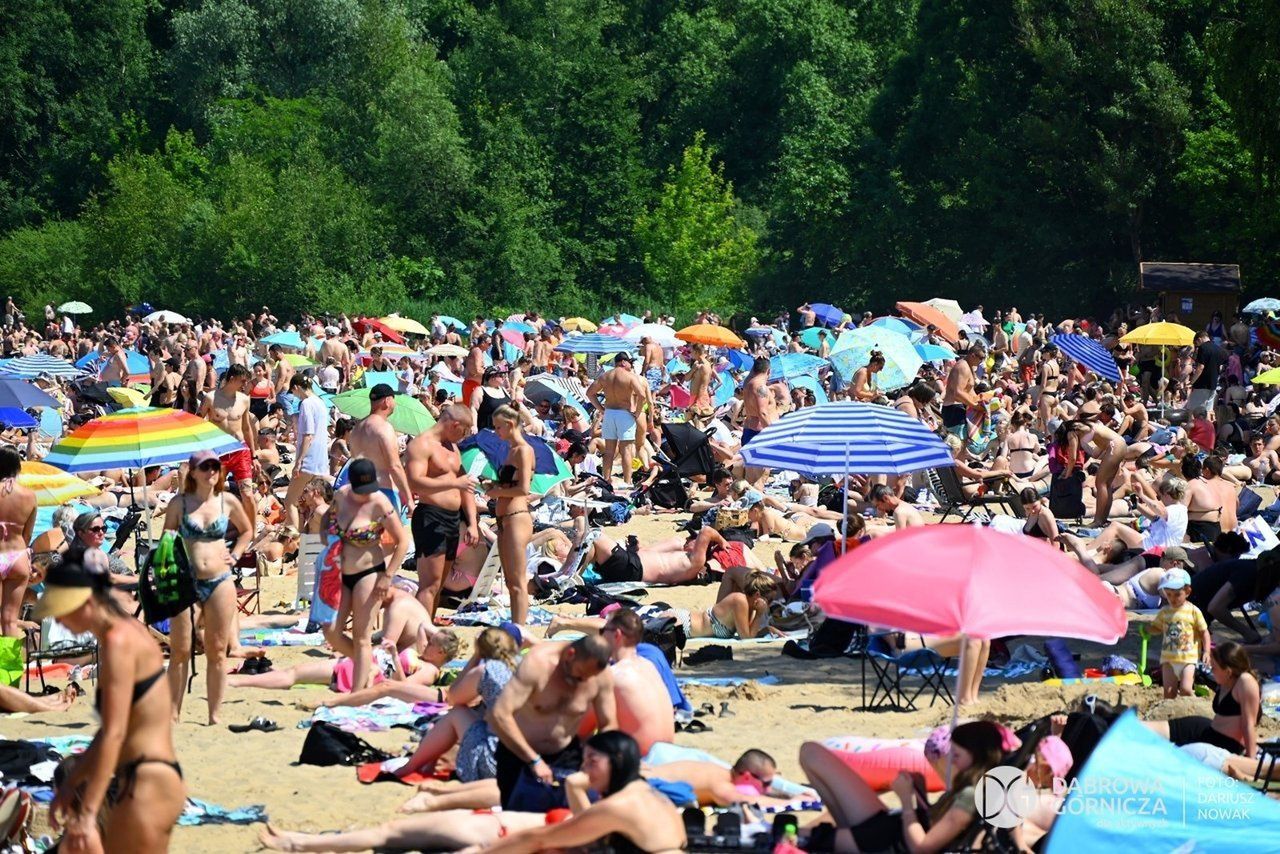 W czerwcu nad Pogorię III upalna pogoda przyciągnęła tysiące plażowiczów