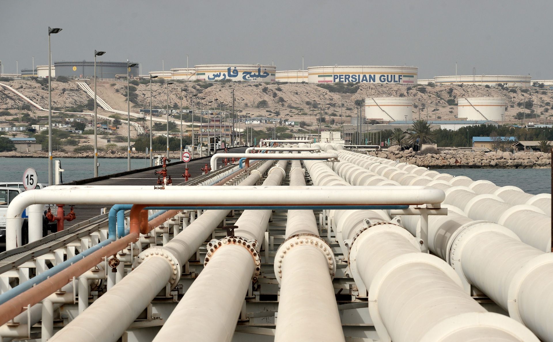 Iran umacnia wyspę Chark w obliczu zagrożenia atakiem USA