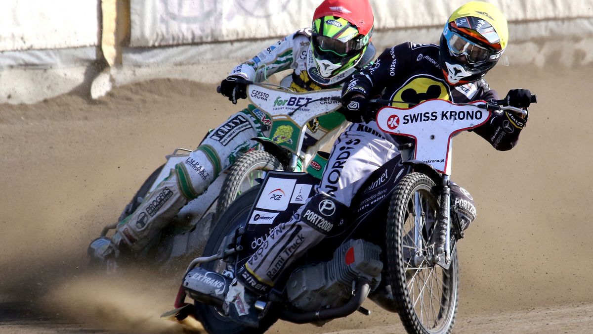 Newspix / Grzegorz Przygodziński. / Na zdjęciu: Damian Pawliczak jedzie po biegowe zwycięstwo