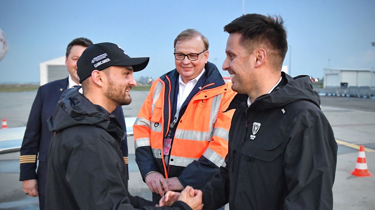 Bartosz Zmarzlik (z lewej) i Jakub Kępa (z prawej) na pierwszym planie