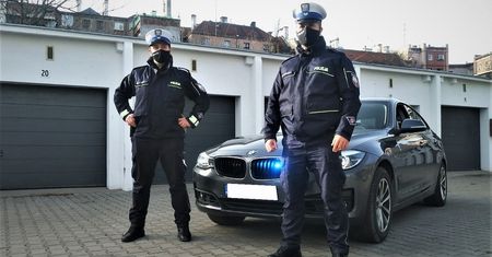 Wrocław. Eskorta policji dla samochodu z mdlejącą 2-latką. Policjanci bohaterami