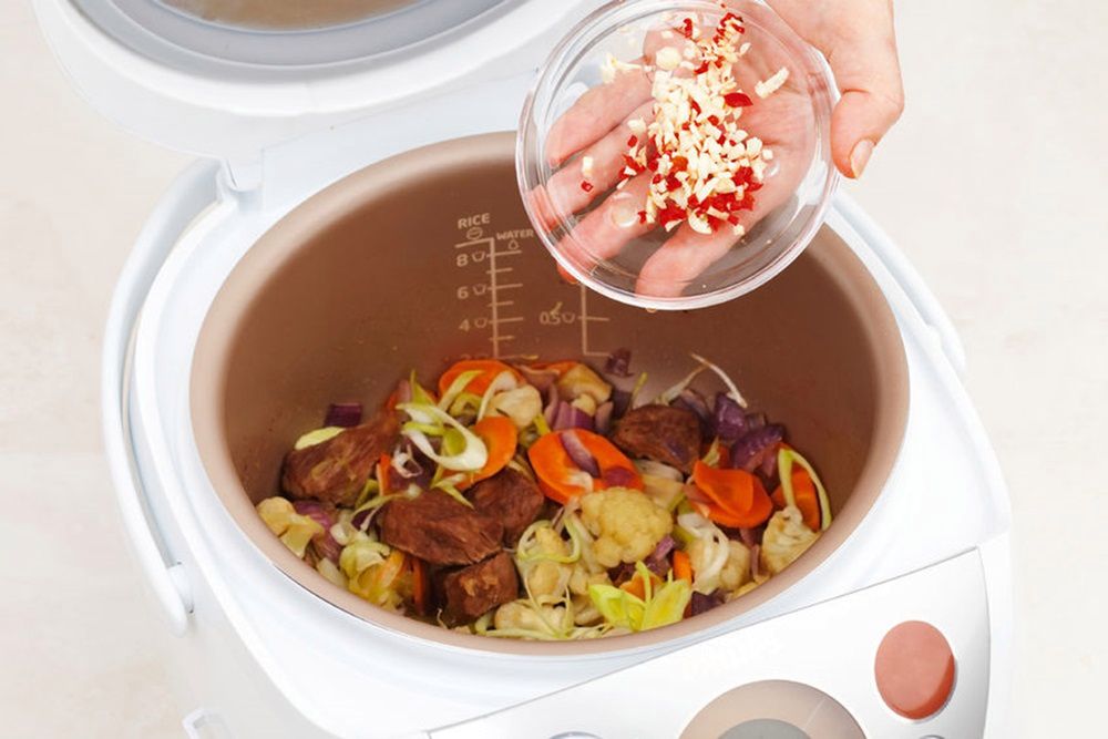 Wystarczy włożyć do multicookera wszystkie potrzebne produkty, a następne nastawić odpowiedni tryb