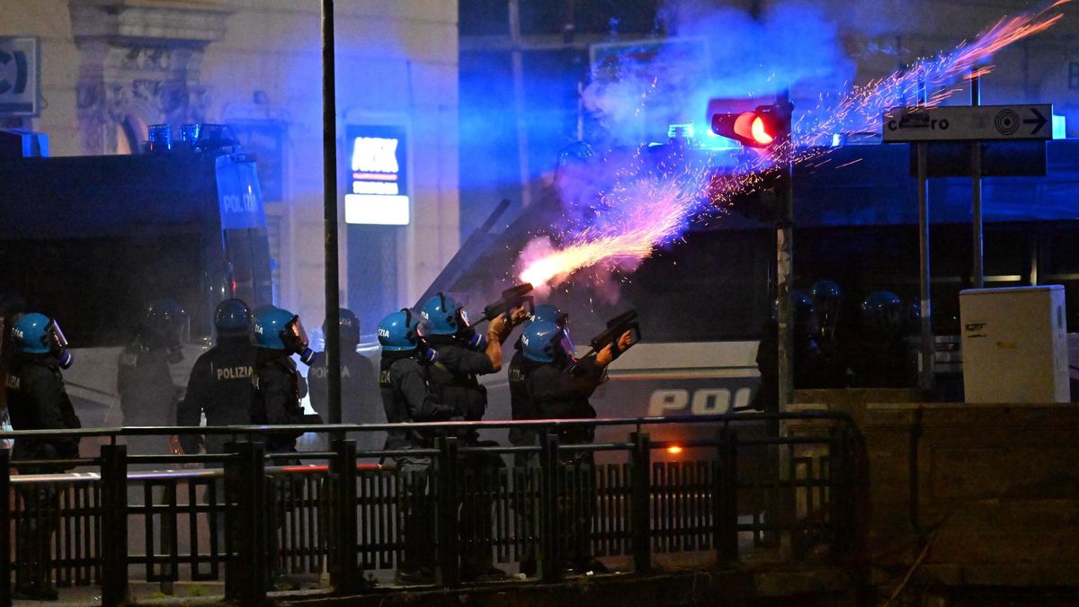 PAP/EPA / LUCA ZENNARO  / Starcia w Genoi po derbach miasta w Pucharze Włoch