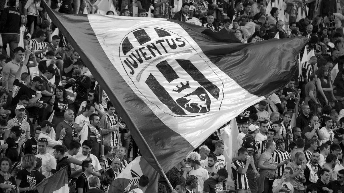 Flaga Juventusu Turyn używana przez fanów tego klubu