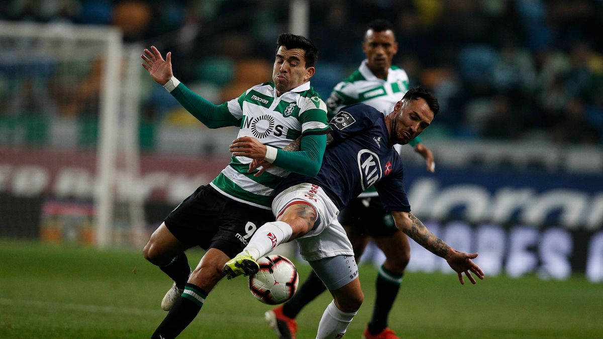 Newspix / ZUMA  / Na zdjęciu: Diogo Viana (z prawej)