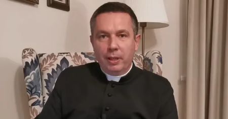 Ksiądz zgorszony "biesiadą". W komentarzach zawrzało