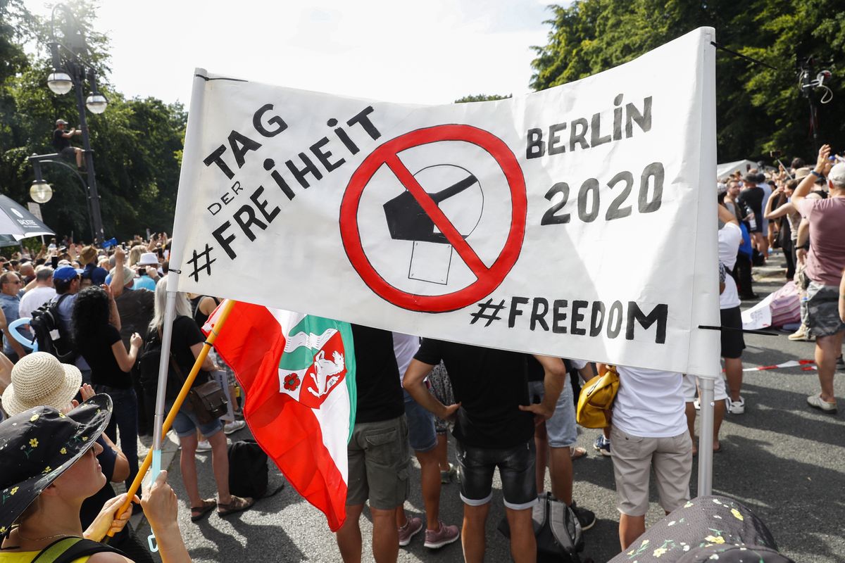 Niemiecka prasa o protestach w Berlinie: "Demonstranci zadbali o to, aby druga fala się zbliżyła"