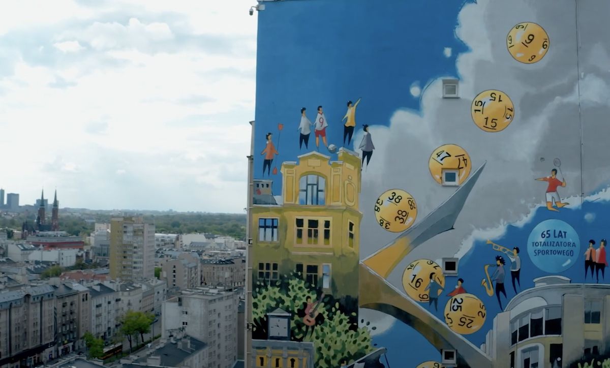 – Murale są ważnym wydarzeniem w przestrzeni miejskiej. Budują tożsamość miejsca, mogą stać się istotnym symbolem, a nawet miejską dominantą. Sprawia wrażenie, jakby unosił się nad Pragą – powiedział Tytus Brzozowski, autor projektu. (fot.materiały prasowe)
