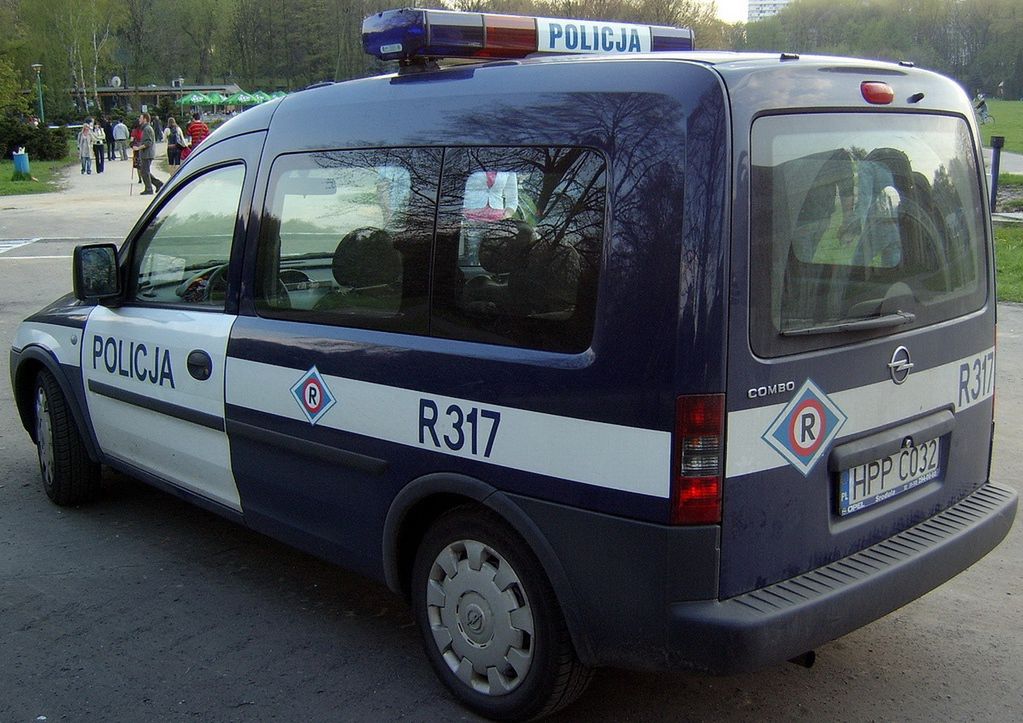 Wandal w rękach ostrowieckich policjantów. Spowodował straty na kwotę 4000 zł