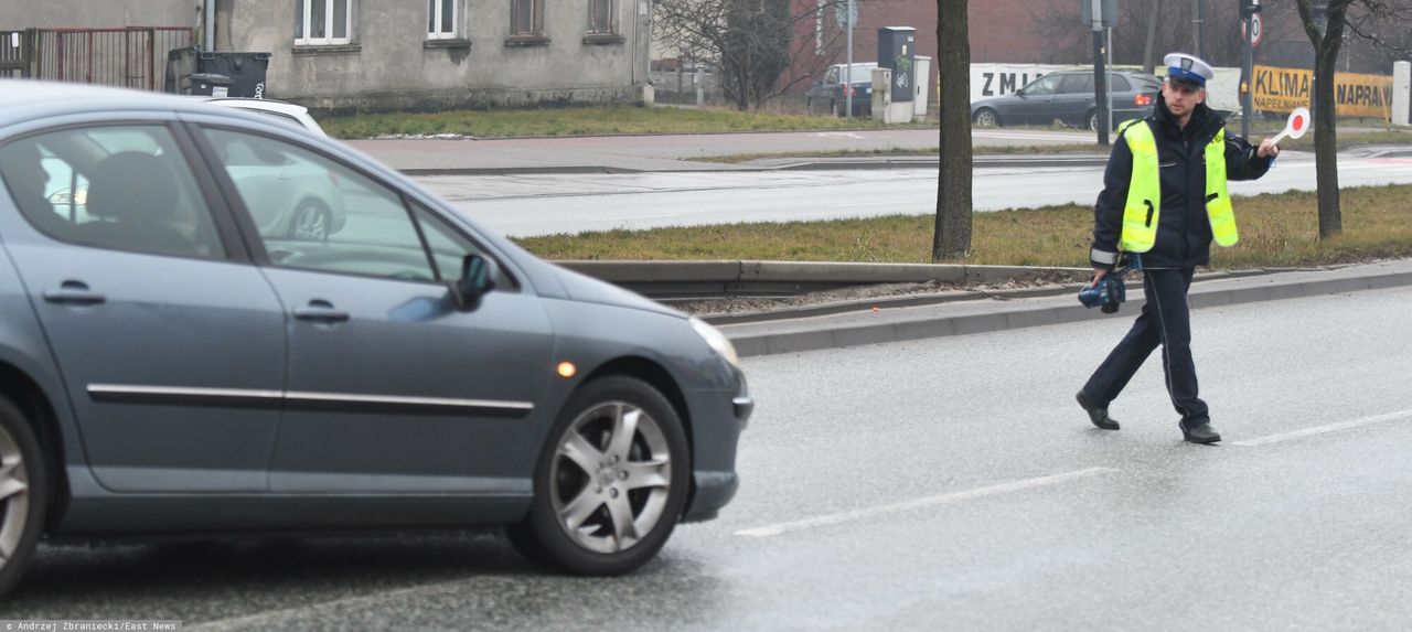 Mają w nosie przepisy. Wolą stać w kolejce i zapłacić