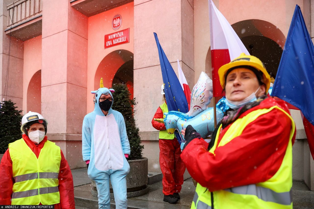 Instalacja nowej wersji Pegasusa. Akcja Lotnej Brygady Opozycji przed konferencją NIK