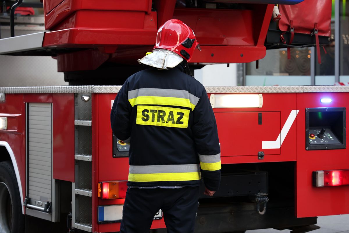 Straż pożarna z Olsztyna przyjechała na miejsce zdarzenia (zdjęcie ilustracyjne)