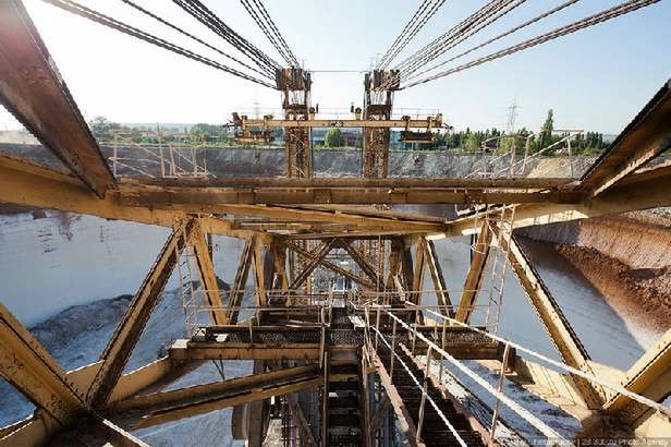 Gigantyczna koparka w rosyjskiej kopalni odkrywkowej 17