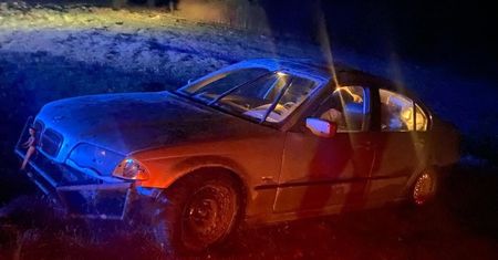 19-latek nie zatrzymał się do kontroli drogowej. Kilka tygodni wcześniej stracił prawo jazdy
