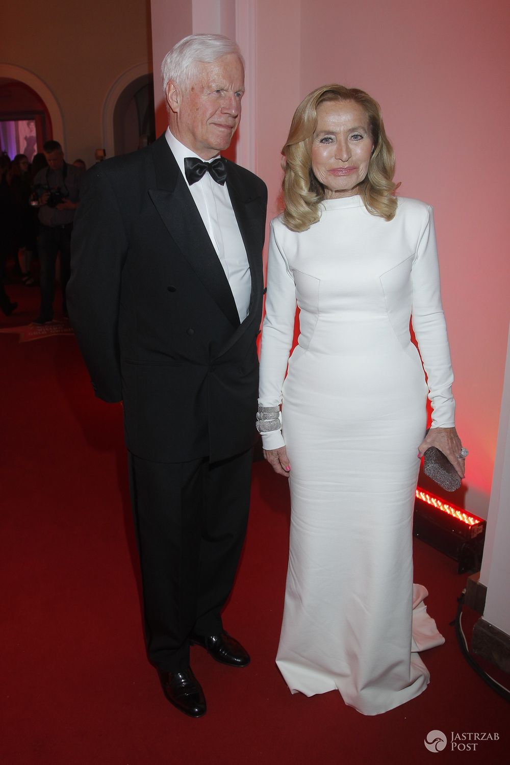 Bogumiła Wander (w sukni Zuo Corp.) z mężem Krzysztofem Baranowskim, rozdanie nagród Plejady (fot. AKPA)