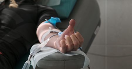 Dodatkowe płatne dni wolne za oddanie krwi. 8 dni dla kobiet, 12 dla mężczyzn