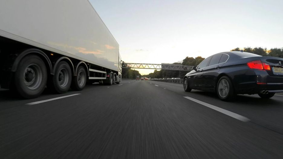 Kolizja i utrudnienia na poznańskim odcinku autostrady A2.