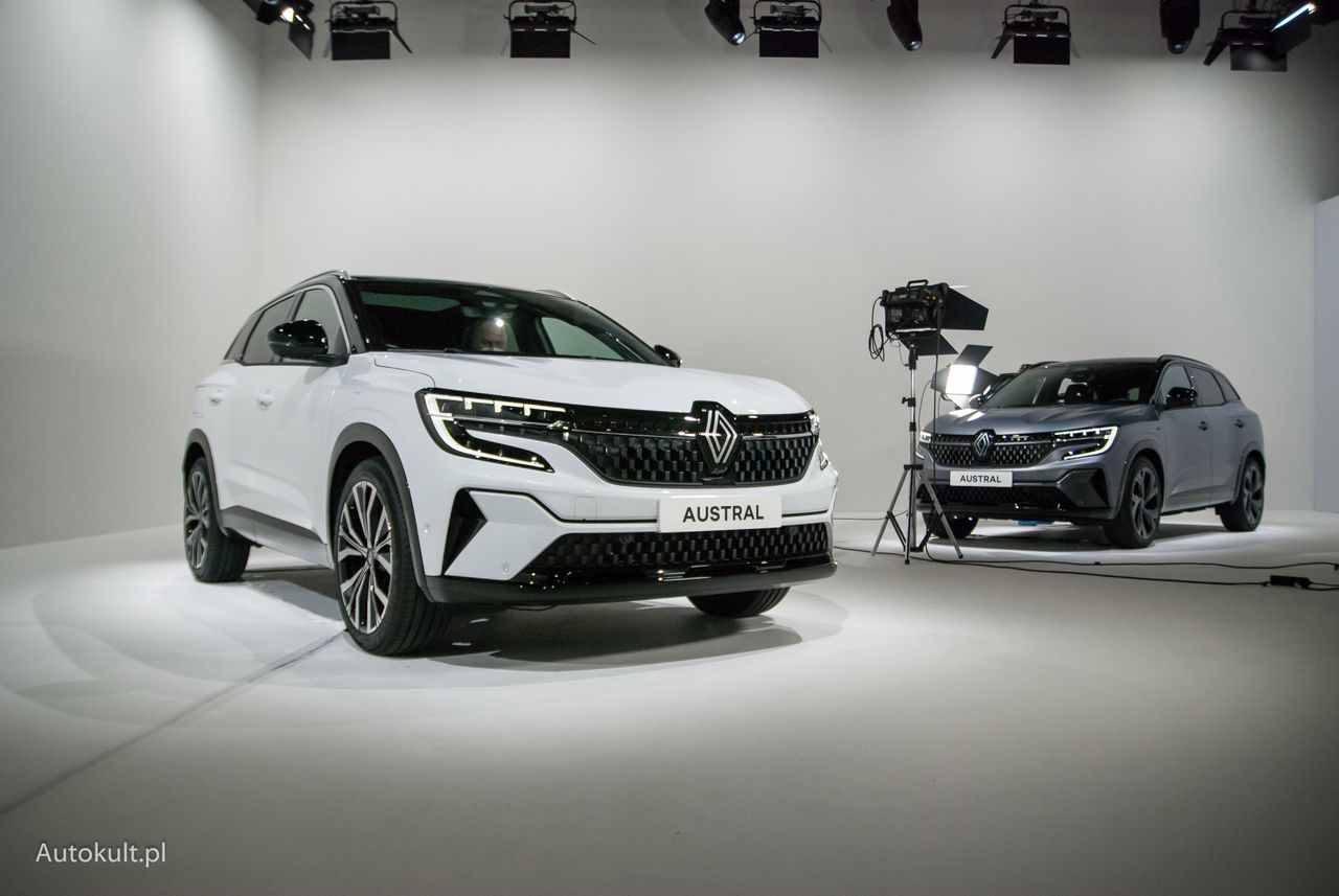 Renault Austral zrzuciło kamuflaż. Duży SUV skrywa niespodziankę pod maską