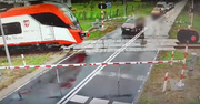 Niebezpieczna sytuacja na przejeździe kolejowym w Kobylcu