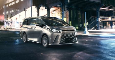 Lexus LM, czyli próba udowodnienia, że miniwany w Europie mają sens