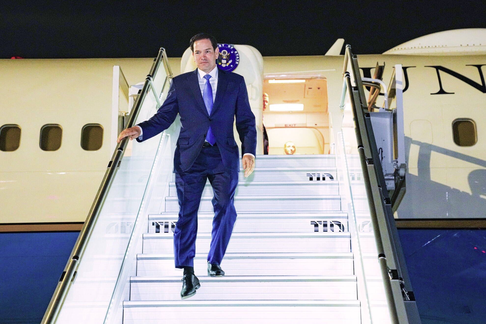 US Secretary of State Marco Rubio arrives in Turkey for NATO meeting
epa12101090 A handout photo made available by the US State Department shows US Secretary of State Marco Rubio departing the plane as he arrives to attend an informal meeting of NATO Ministers of Foreign Affairs in Antalya, Turkey, 14 May 2025.  EPA/FREDDIE EVERETT / HANDOUT HANDOUT EDITORIAL USE ONLY/NO SALES 
Dostawca: PAP/EPA.
FREDDIE EVERETT / HANDOUT
NATO, meeting, plane