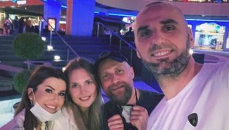 Zaprzyjaźnieni Marcin Gortat i Piotr Adamczyk bawią się z partnerkami na Florydzie (FOTO)