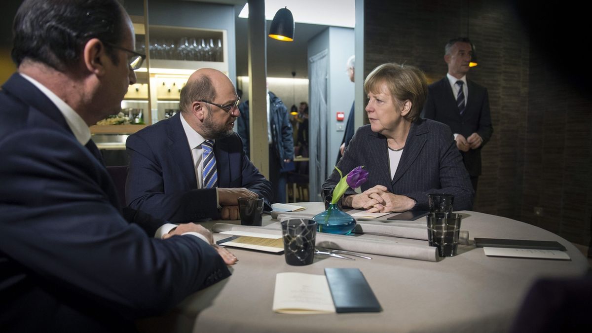 Od lewej: francuski przydent Francois Holland</br>, przewodniczący Parlamentu Europejskiego Martin Schulz</br> i kanclerz Niemiec Angela Merkel