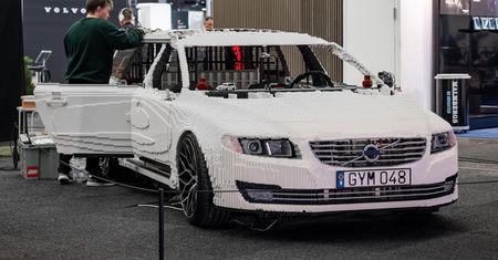 "Kanciaste Volvo" nabiera nowego znaczenia. Oto jeżdżące V70 z klocków Lego