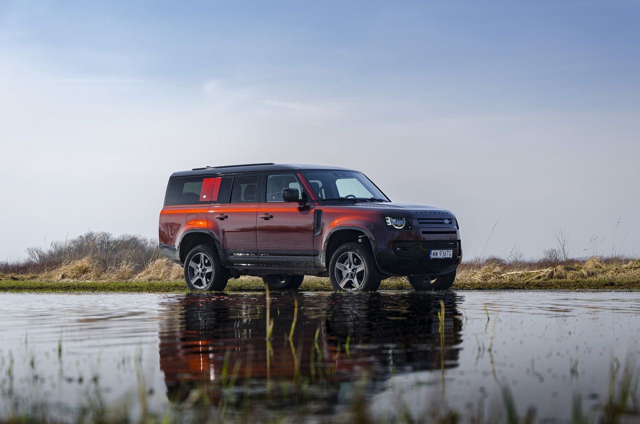 Defender 130 to idealne auto rodzinne na dalekie wyprawy, nie tylko drogami asfaltowymi