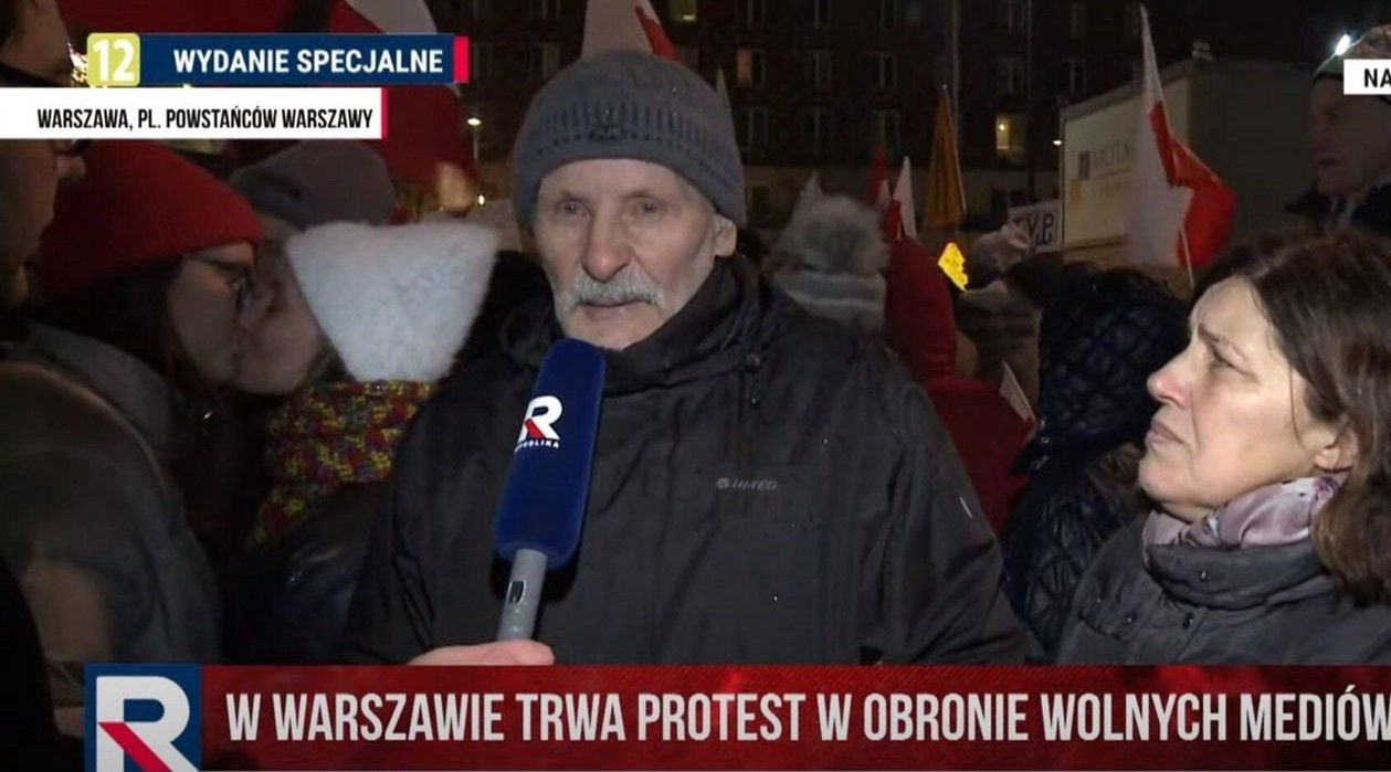 Całujące się dziewczyny - transmisja na żywo