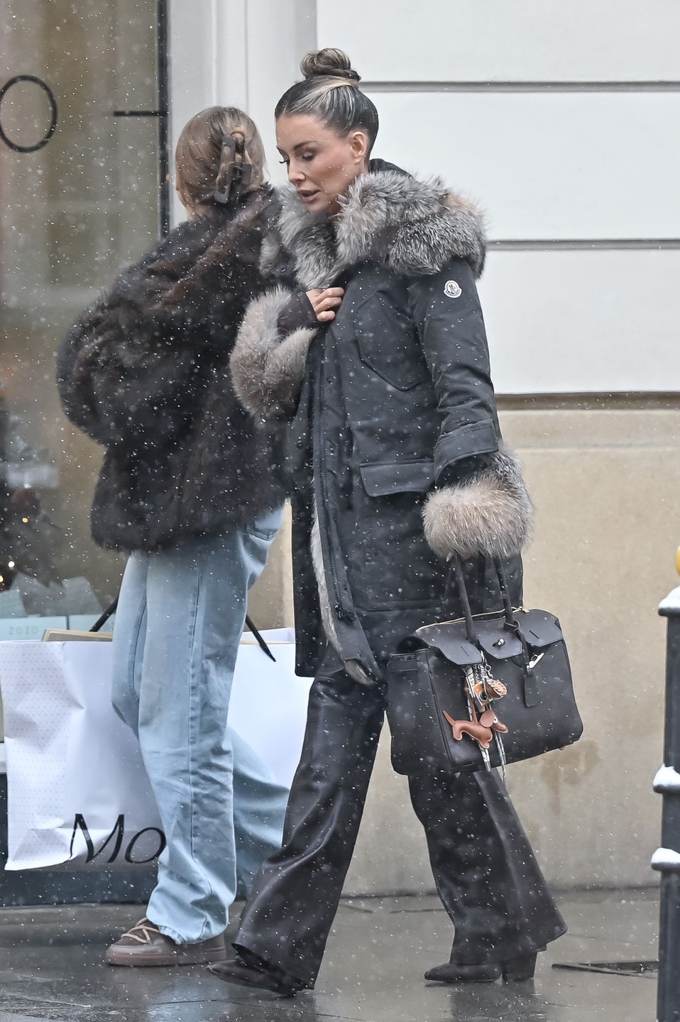 Odpicowana Małgorzata Rozenek pędzi do jubilera