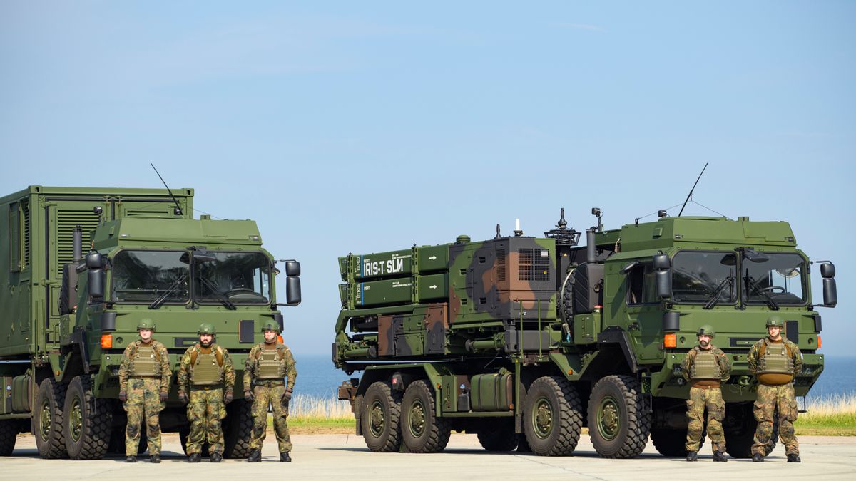 KIEL, GERMANY - SEPTEMBER 4: Soldiers standing guard in front of a IRIS-T SLM air defence system prior to the arrival of German Chancellor Olaf Scholz, Defence Minister Boris Pistorius and Lt. General Ingo Gerhartz, commander of the German air force (Inspekteur der Luftwaffe) during the operative launch of the Bundeswehr's first IRIS-T SLM air defence system at the Todendorf military base on September 4, 2024 in Panker, Germany. IRIS-T SLM, developed by Diehl Defence, is a medium-range system capable of bringing down drones, aircraft and missiles. Germany has already supplied Ukraine with at least three of the systems. (Photo by Gregor Fischer/Getty Images)