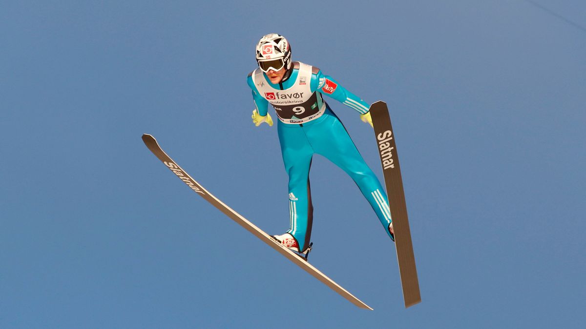 Robert Johansson oddaje skok na odległość 252 metrów
