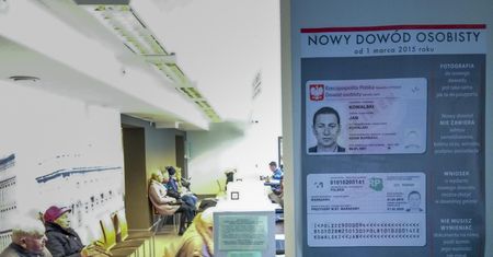 Nowe dowody osobiste od 2019 r. Minister obiecuje ułatwienia przy wymianie