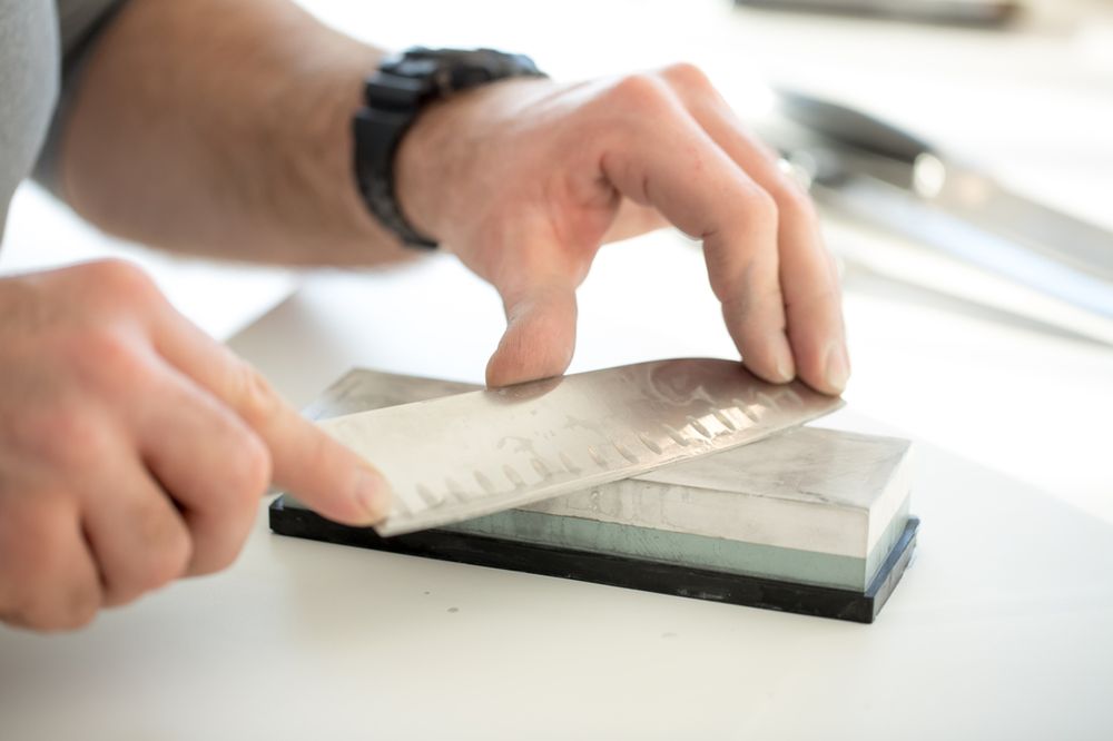Ostrzenie domowych noży. Jaki kąt będzie najbardziej odpowiedni
