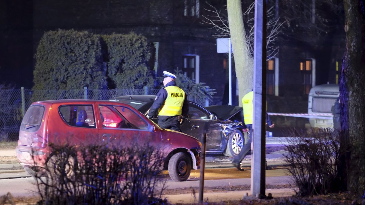 miejsce wypadku
Andrzej Grygiel
Beata Szyd�o, BOR, drzewo, kolumna, kolumna rz�dowa, polityk, polityka, premier, premier szyd�o, ranni, samochodowa, samochodowy, samoch�d, Seicento, wypadek