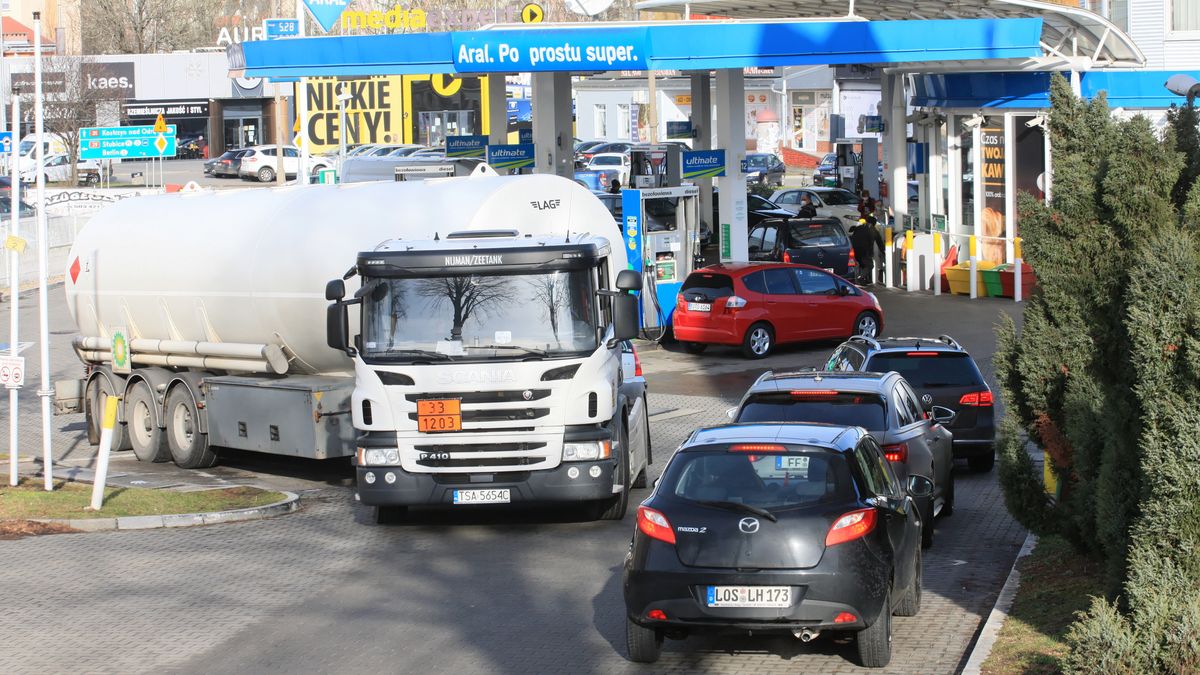 Efekt obniżki VAT na paliwo będzie znikał wraz ze wzrostem cen ropy naftowej