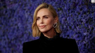 Charlize Theron twierdziła, że jej ojciec zginął w wypadku samochodowym. Mroczna tajemnica na jaw wyszła po latach