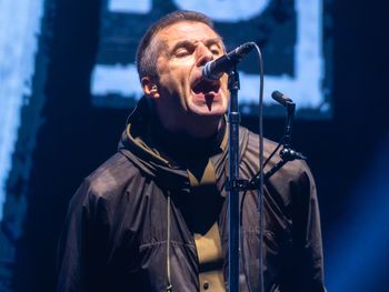 Gwiazdor Oasis wspiera oskarżonego o gwałt brata. Aż 11 zarzutów