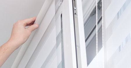 Wymieszaj z wodą i przetrzyj rolety. Będą jak nowe