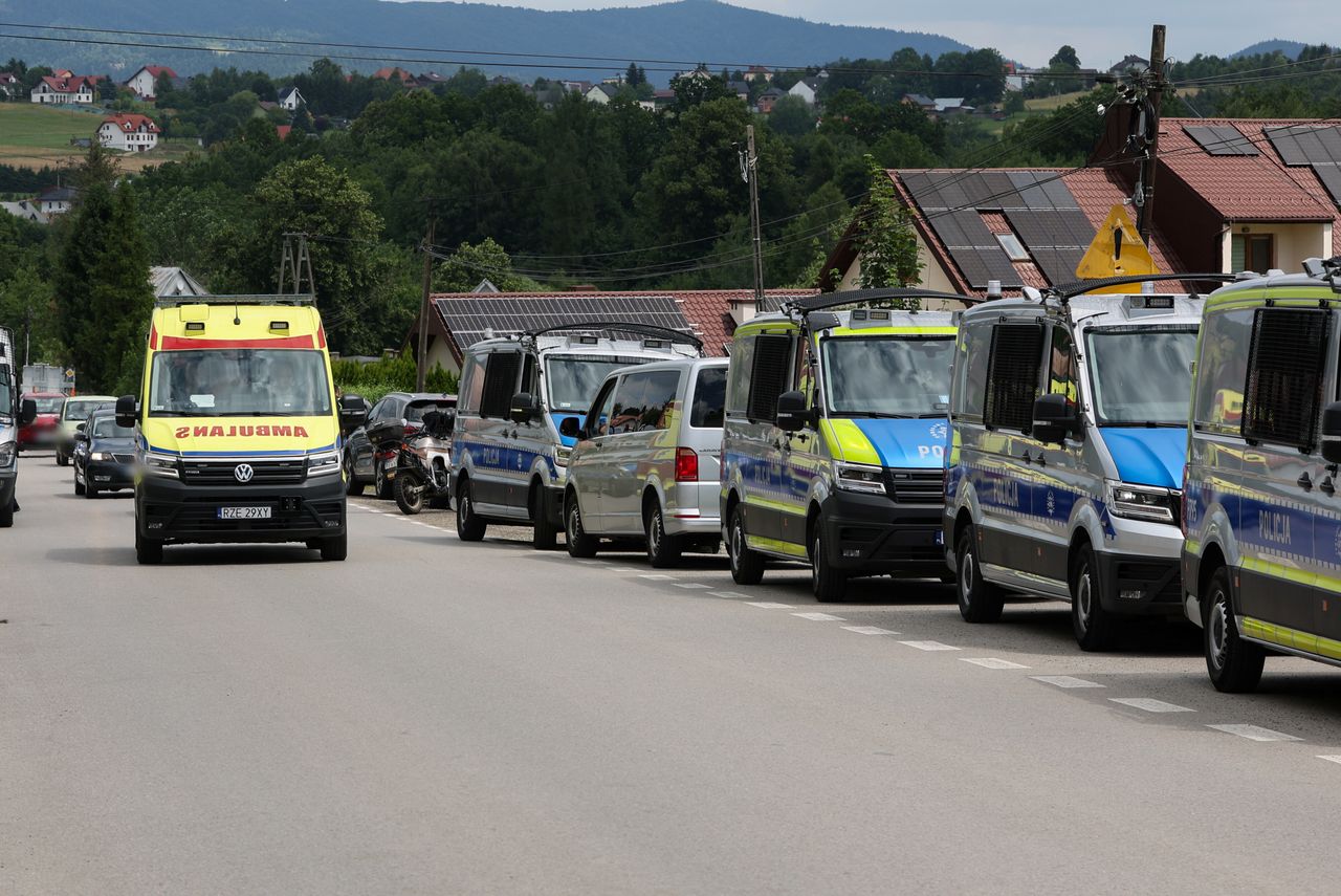 Trwa obława. Mieszkańcy w strachu. W regionie odwołują imprezy