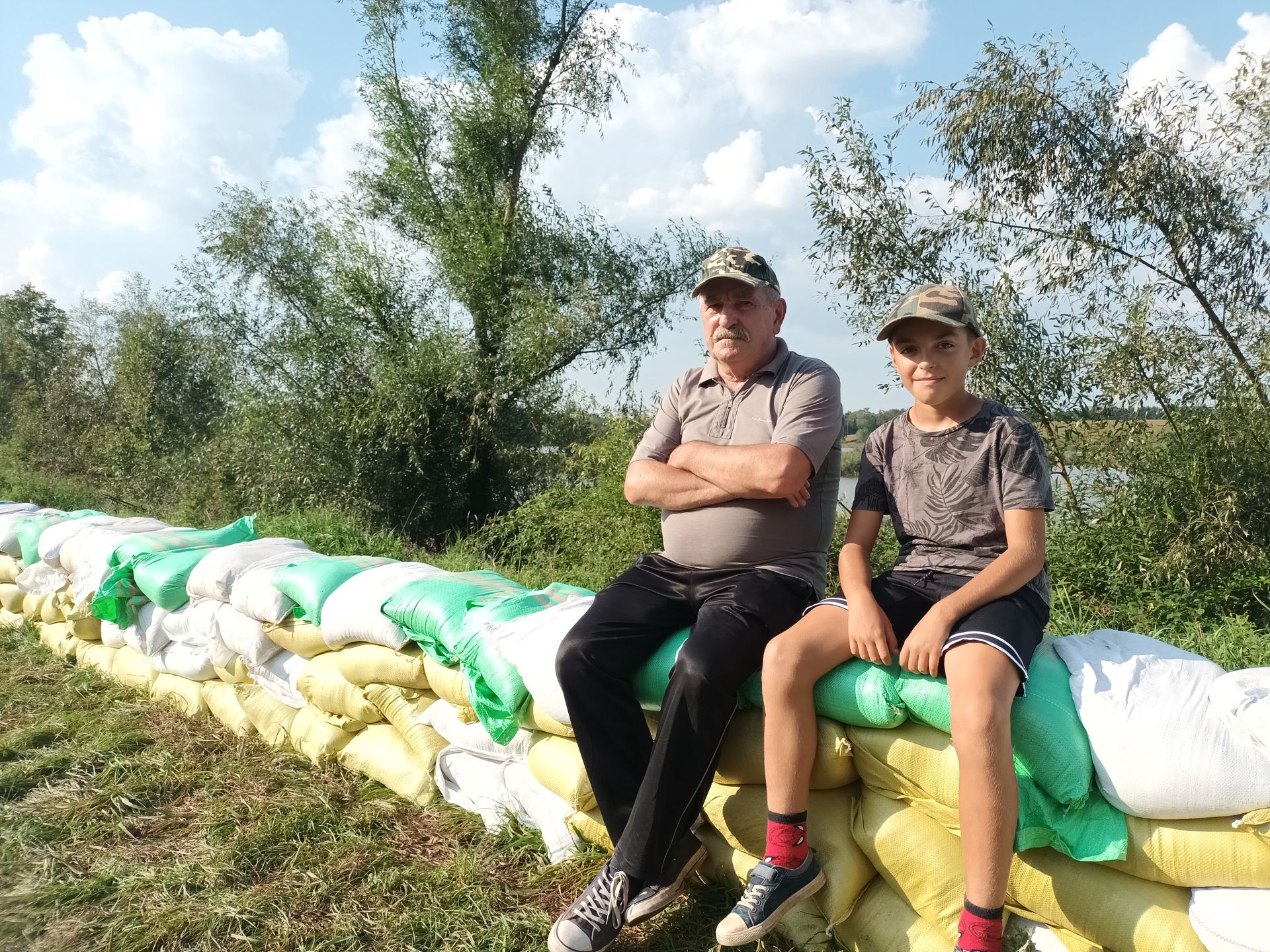 Mieszkańcy Chwałowa bronią się przed wielką wodą