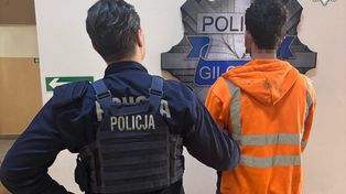 Łękawica: Nocna demolka w parku i amfiteatrze. 21-letnim sprawcom grozi nawet pięć lat więzienia