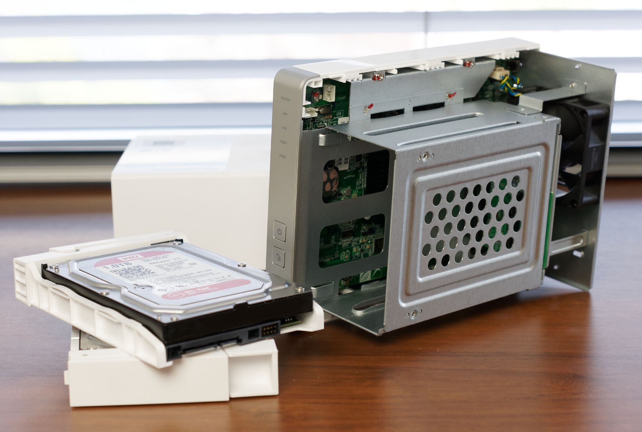 QNAP TS-231P – szybki i ładny NAS do domu, który zachwyca systemem QTS 4