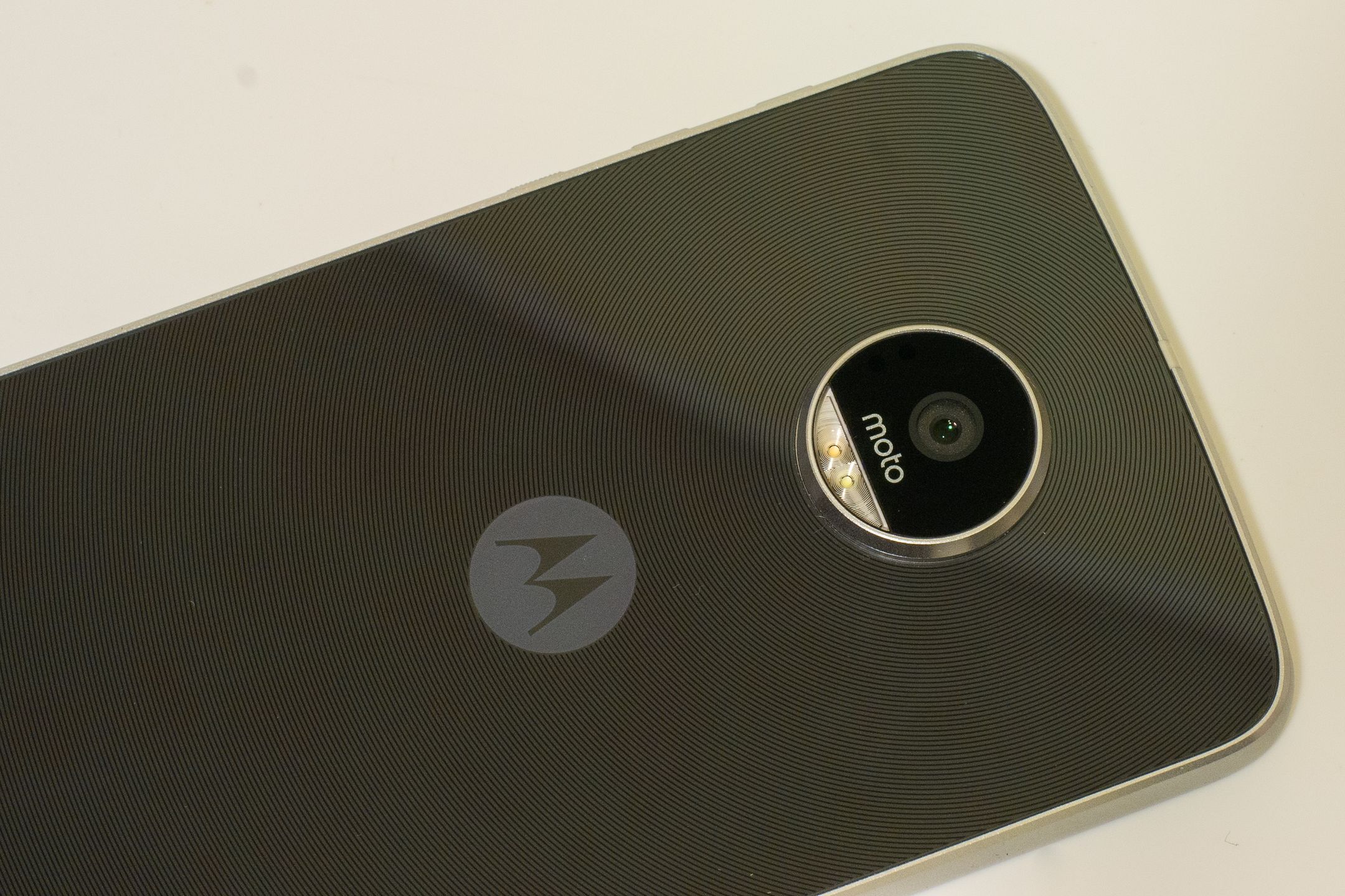 Lenovo Moto Z Play – test smartfonu, który zapowiada modułową przyszłość 2