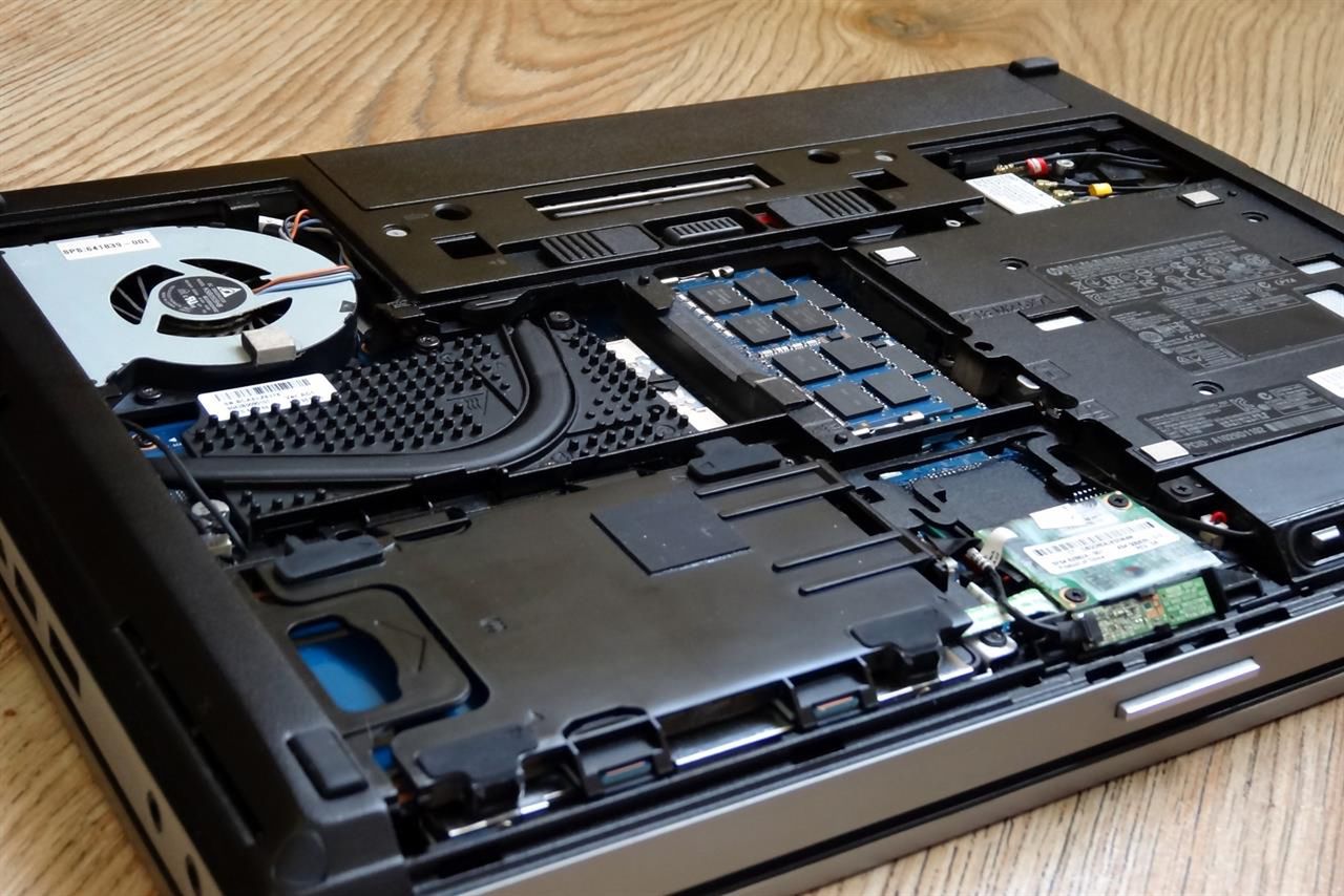 HP EliteBooka 8470p od środka